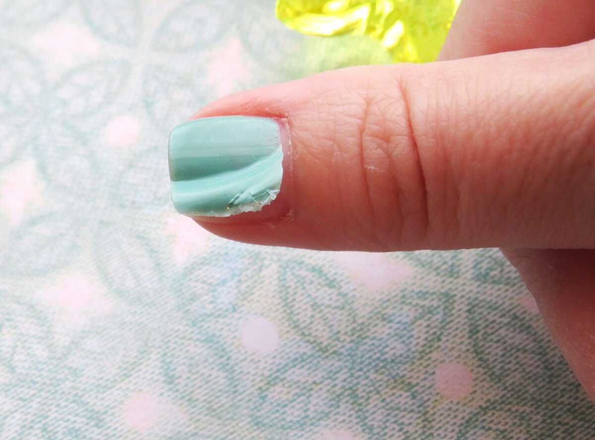 Почему пузырится лак на ногтях после нанесения: как накрасить без пузырьков