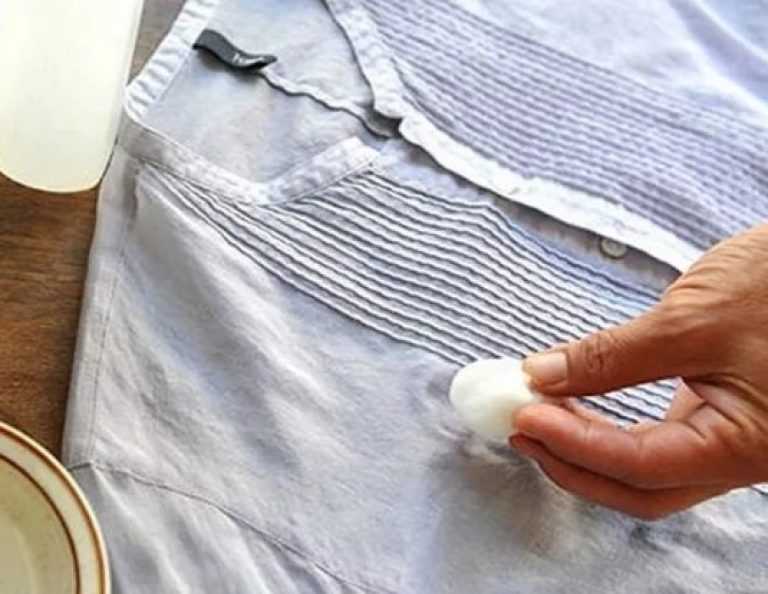 Как и чем отстирать тональный крем с одежды: 10 методов