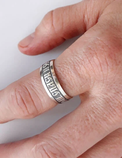 На каком пальце носят кольцо «спаси и сохрани»?