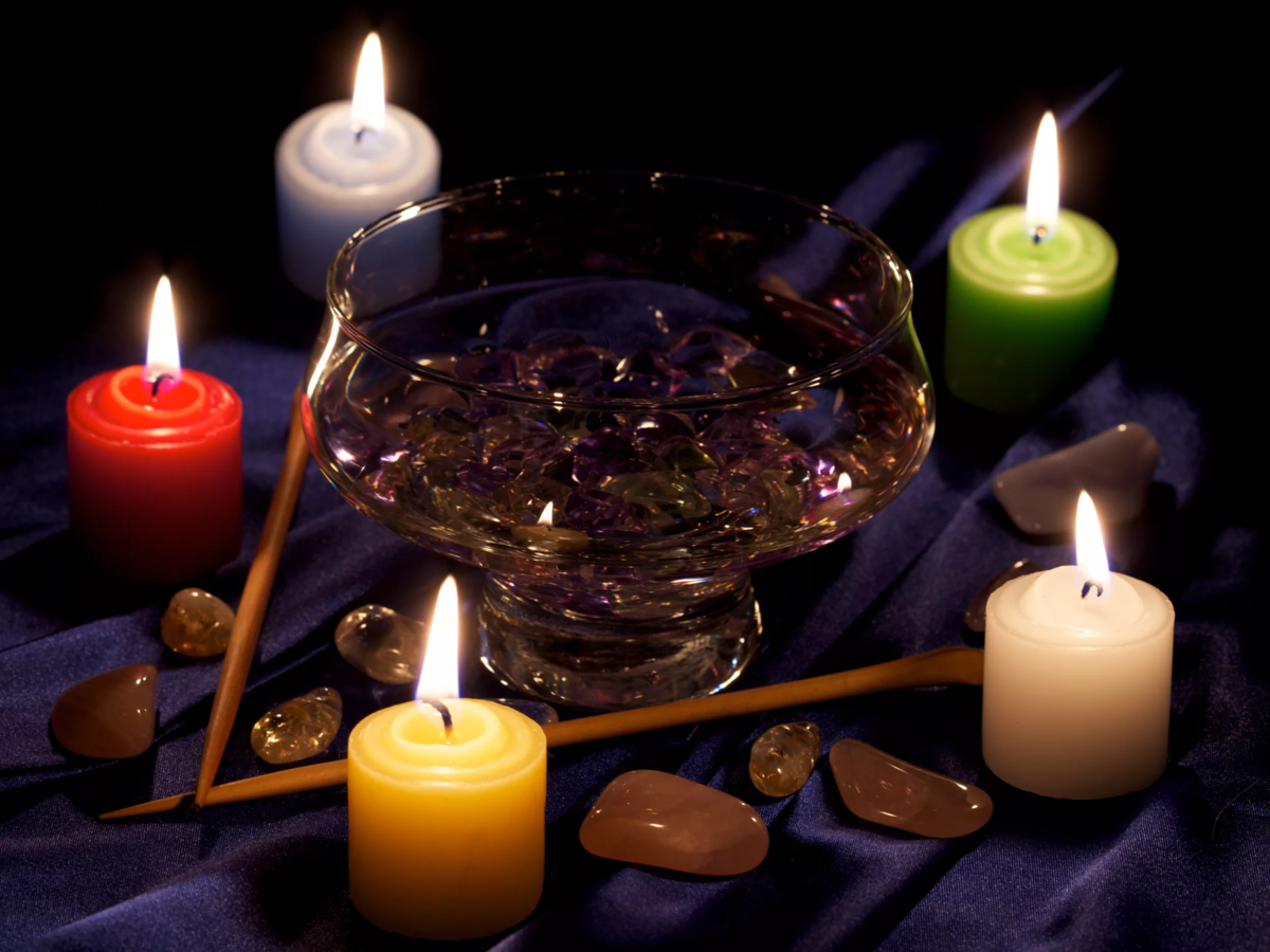 Как правильно тушить церковную свечу дома. можно ли задувать церковные свечи. поверья о церковных свечках