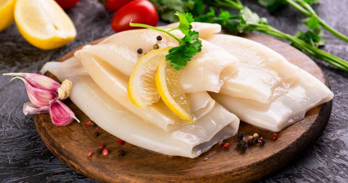 Самые вкусные салаты с кальмарами (12 простых рецептов)