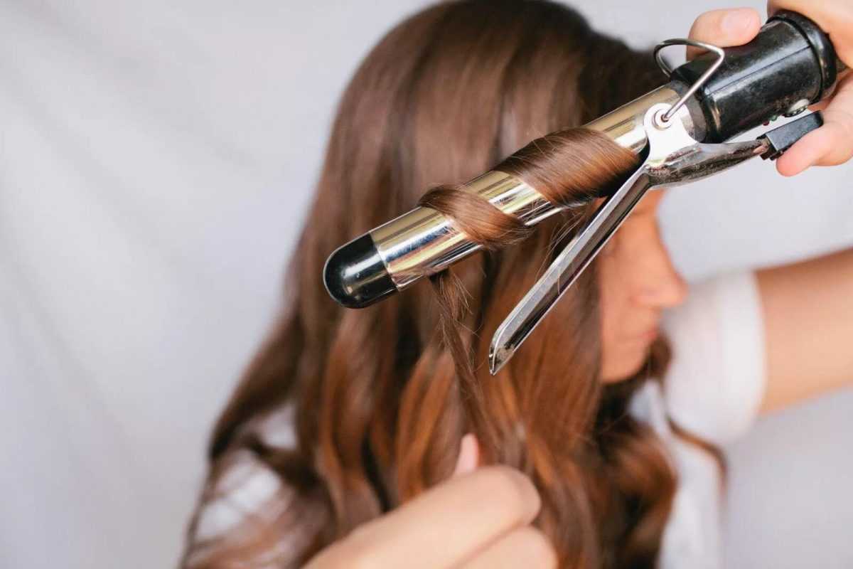 Как накрутить волосы плойкой: 6 шагов к идеальным локонам