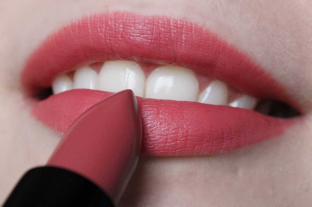 Лучший блеск для губ: топ 10 средств для вашего ежедневного макияжа