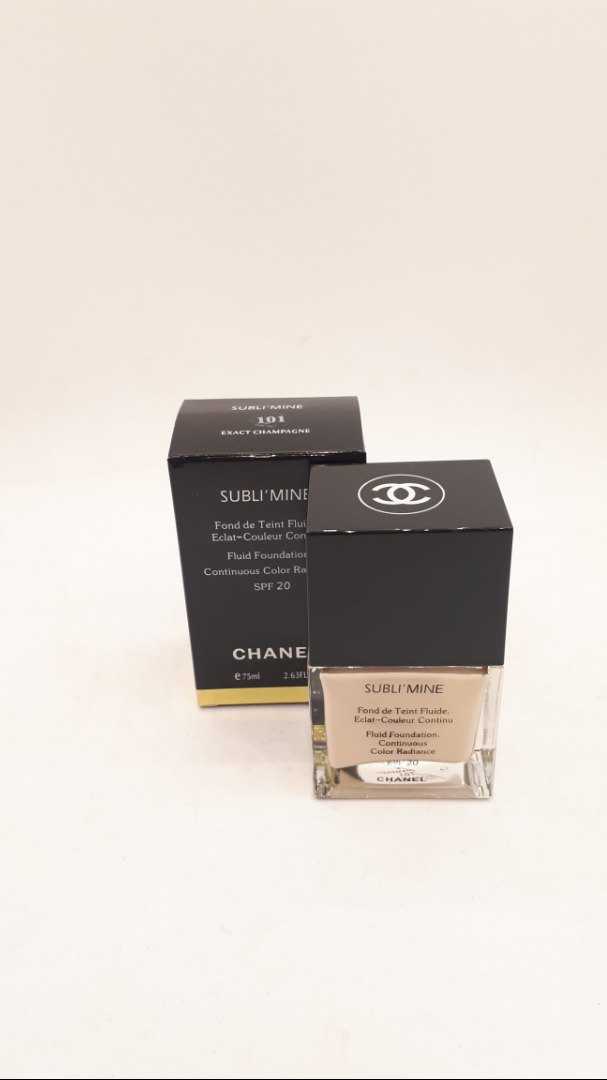 Пудра Chanel известна своей легкой текстурой и натуральным тоном Какая лучше: Chanel или Dior Обзор всех линий средств для тела и лица Vitalumiere Compact Douceur, Mat Lumiere и других Отзывы