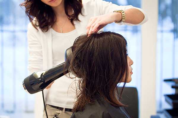 Как высушить и красиво уложить волосы в прическу без фена: варианты, схемы с описанием, фото