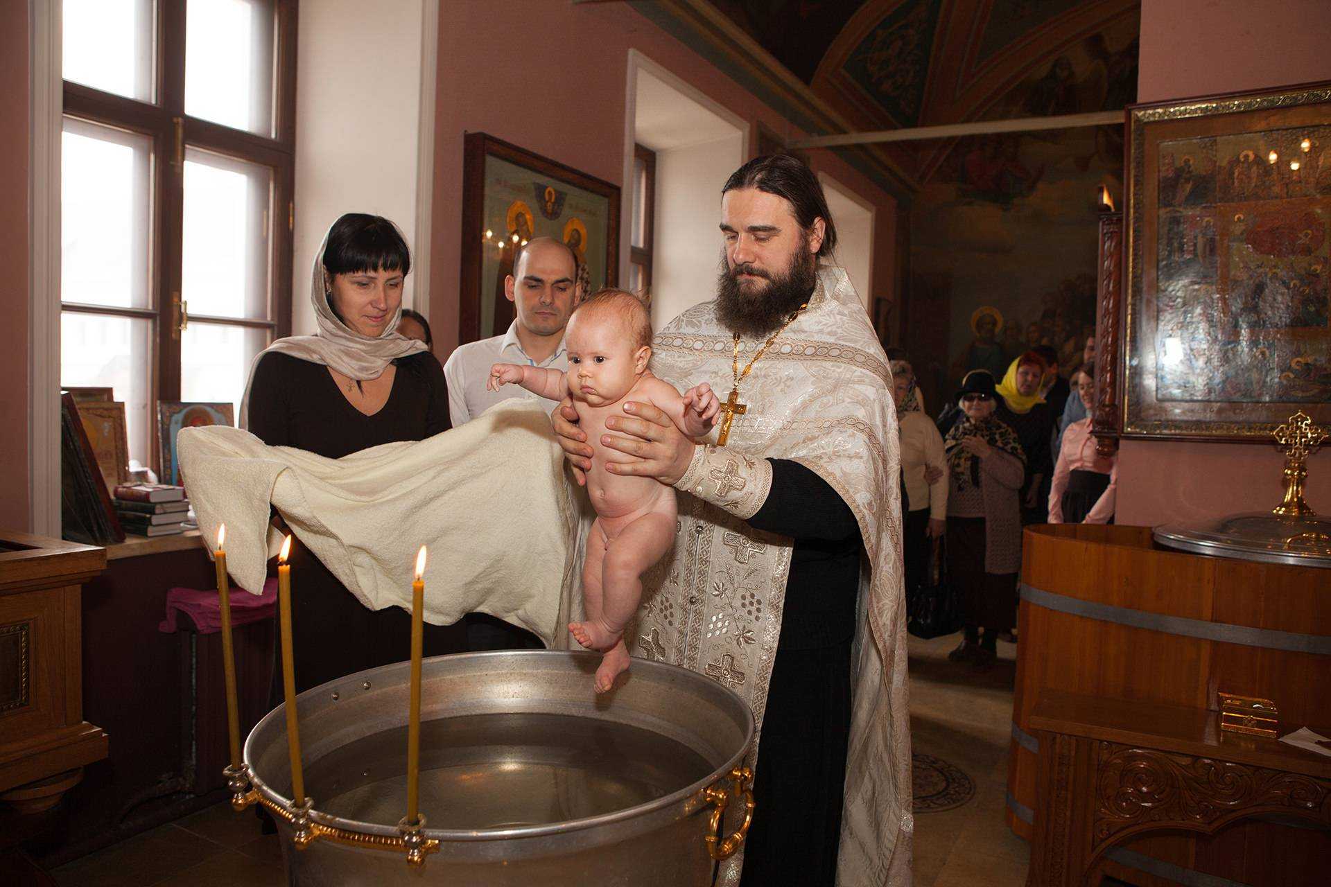 Можно или нет матери присутствовать в церкви при крещении ее ребенка