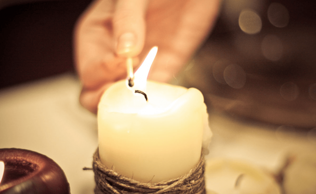 Церковная свеча: обряды. как почистить квартиру с помощью церковной свечи? :: syl.ru