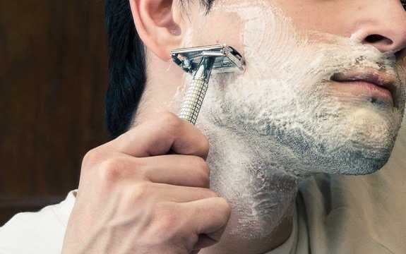 Особенности бритья по зонам тела: правила депиляции для мужчин и женщин