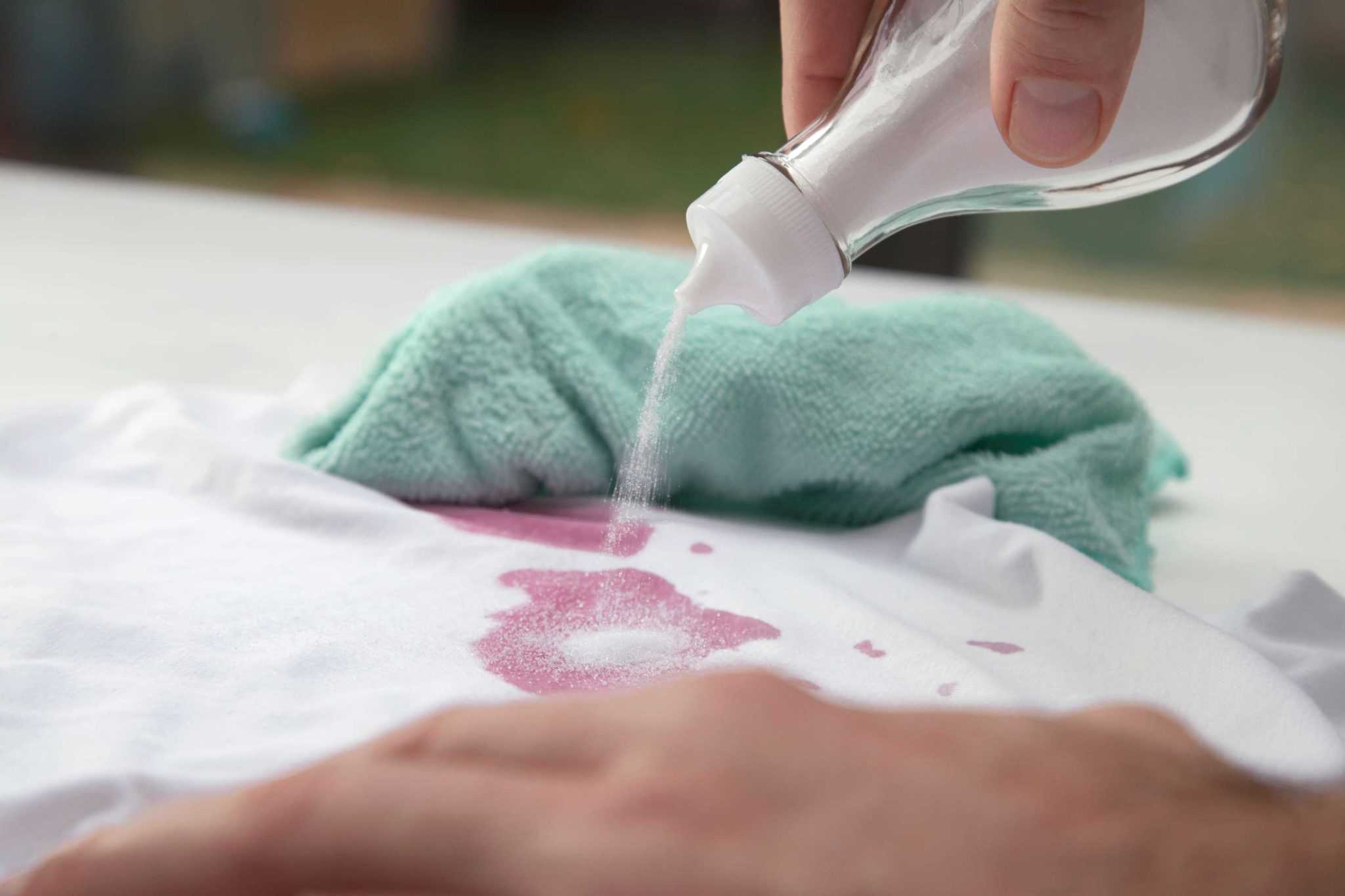 Как и чем отстирать тональный крем с одежды — 10 эффективных методов вывести пятно от тоналки