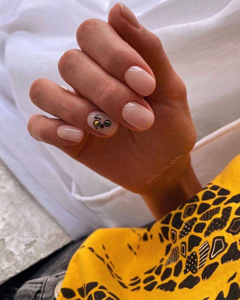 Красивый дизайн ногтей на короткие ногти 2022. более 100 фото модного маникюра | volosomanjaki.com