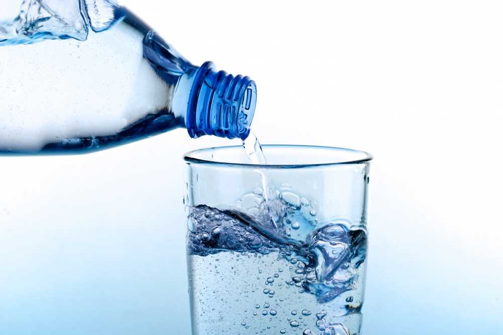 Вред и польза газированной минеральной воды для мужчин, женщин и детей: можно ли пить минералку с газом каждый день?