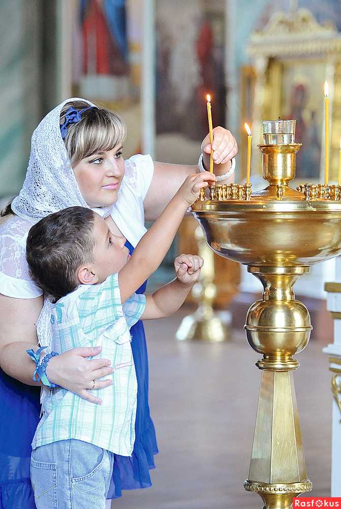 Как правильно ставить свечи в храме. как ставить свечи в церкви