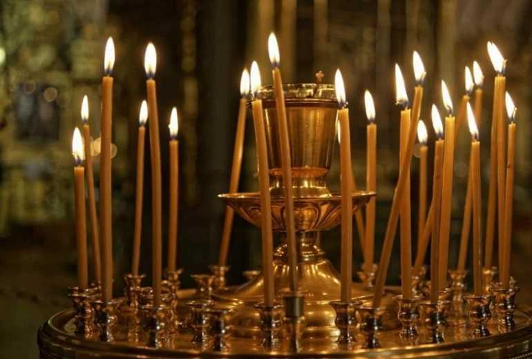 Как ставить свечи за здравие в церкви правильно: советы