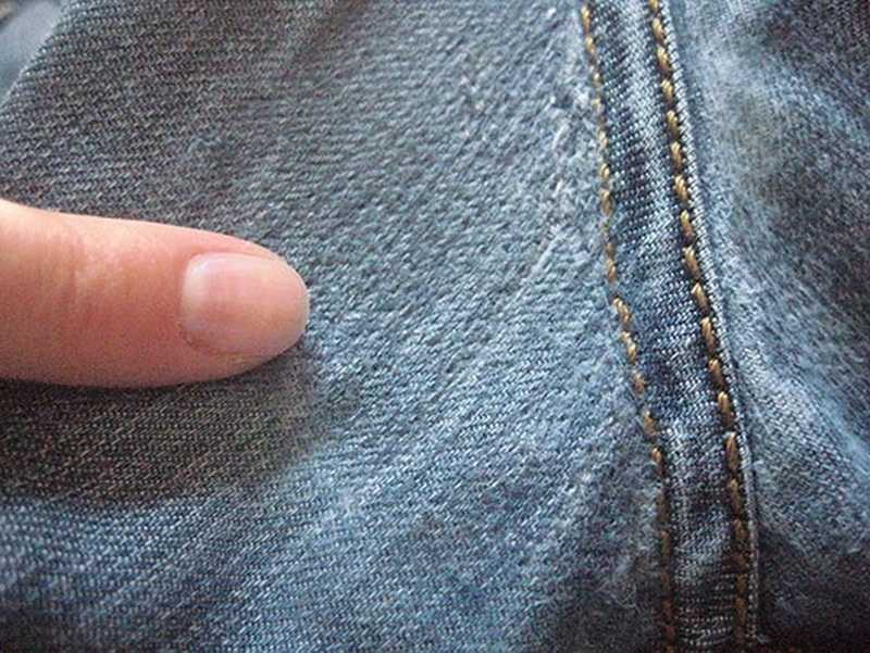 Как поставить заплатку на джинсы своими руками