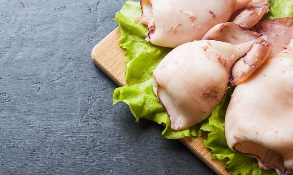 Как правильно варить кальмары для салата, чтобы были мягкими: 9 советов – рецепты с фото